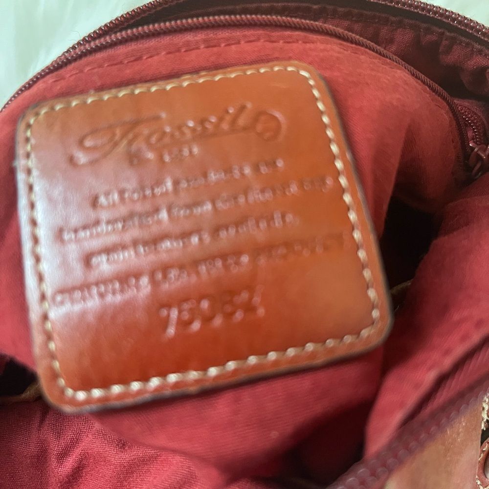 Fossil leather distressed red Medium bucket style shoulder bag stitching accent - Picture 7 of 14